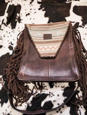 "ARIAT" WOMEN'S FRINGE SHOULDER BAG - BROWN MULTI